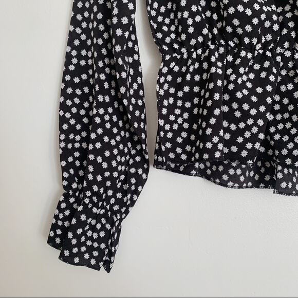 Black and White SHEIN Daisy Print Surplice Peplum Blouse S - Picture 3 of 5
